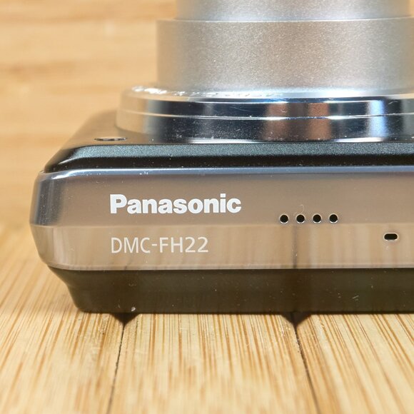 Panasonic DMC-FH22 14.1 MP Digital Camera with 8x Optical Zoom and Touchscreen - Picture 4 of 9